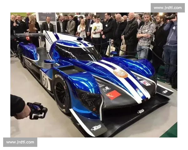 F1赛场红旗频发引发赛程混乱与车手战术调整探析
